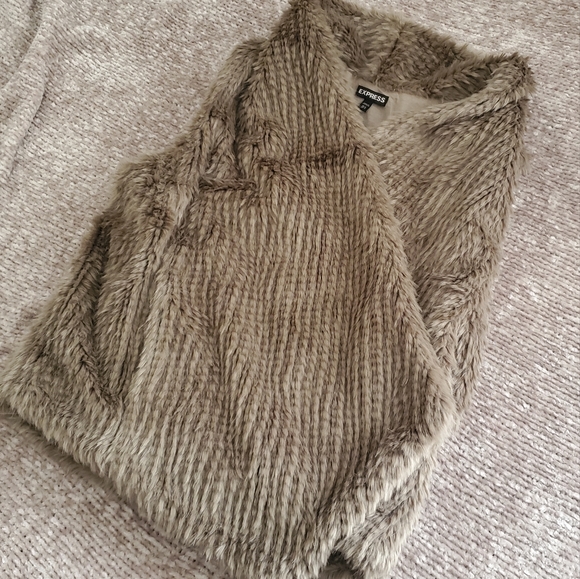 Express Tan Faux Fur Vest - Picture 7 of 9